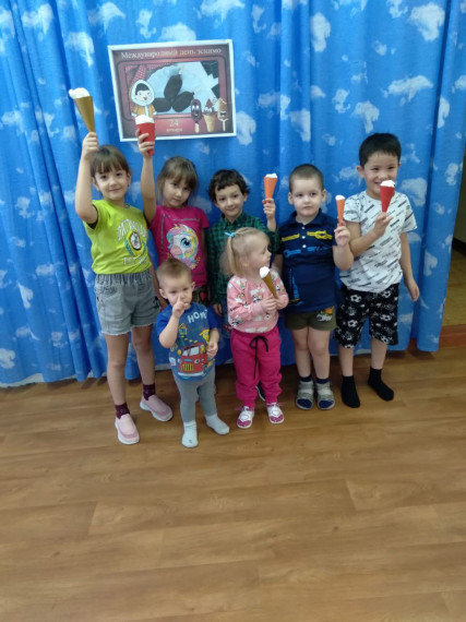 "Международный день эскимо".